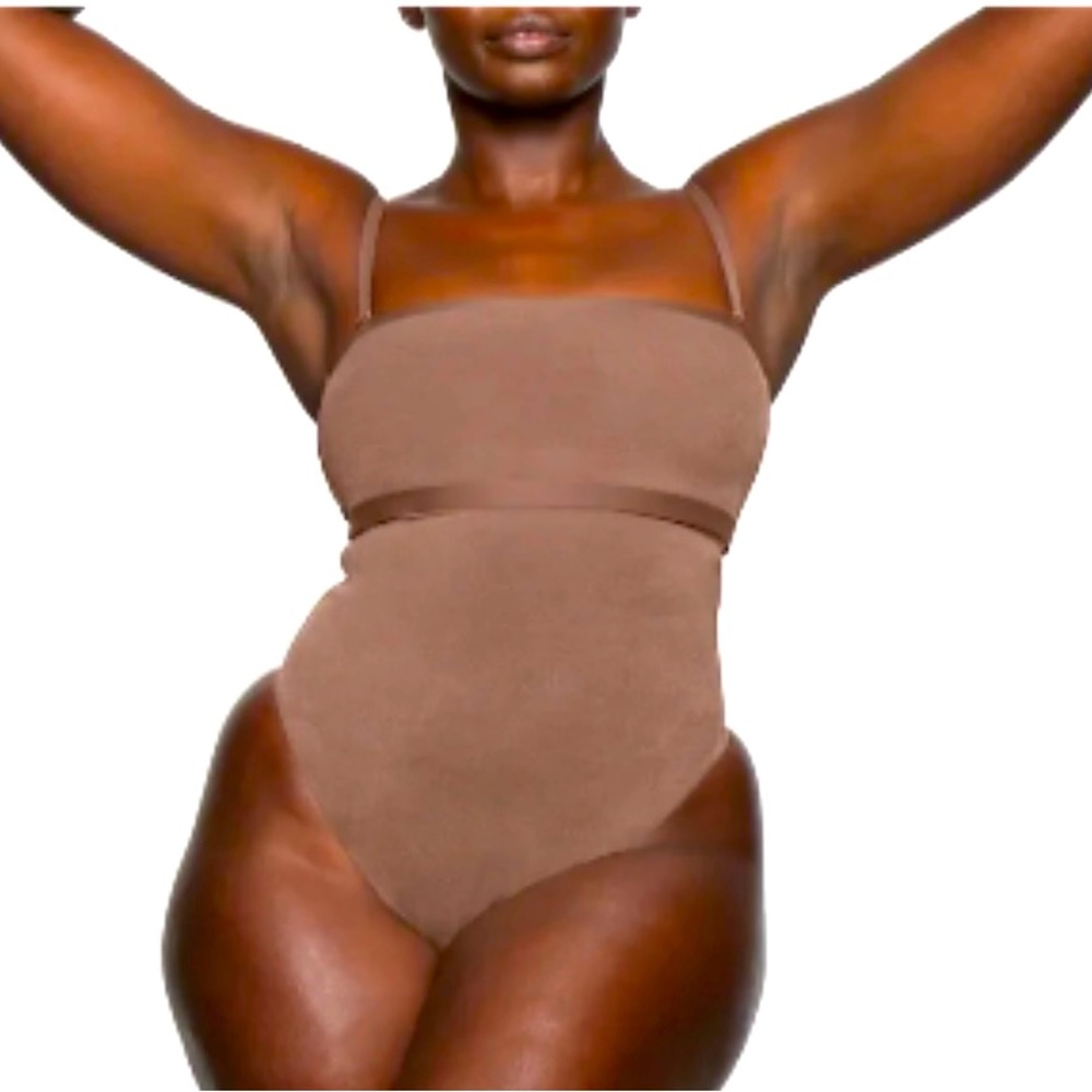 NWT SKIMS MESH BANDEAU SHAPE WEAR SET